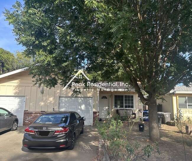 Building Photo - 2715 La Loma Dr