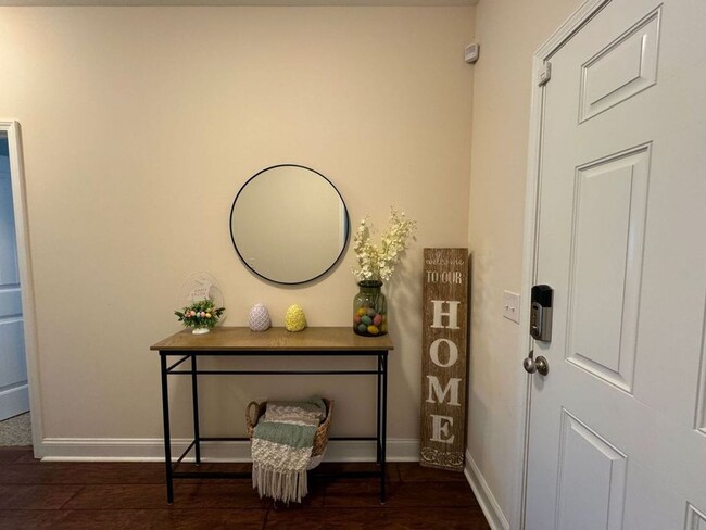 Photo - 4 Bedroom 3 Bath located in Creekside!! Available Now!!