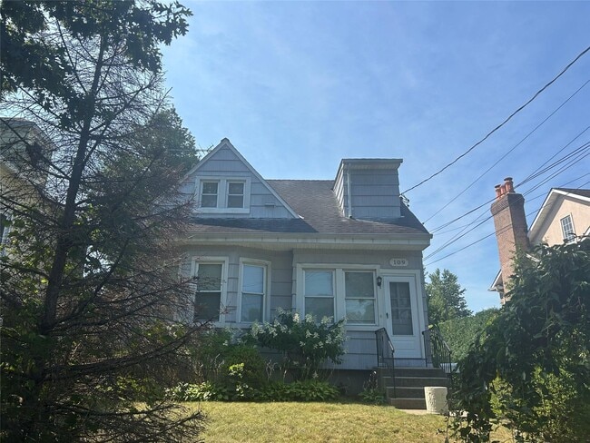 Building Photo - 109 Sea Cliff Ave Rental