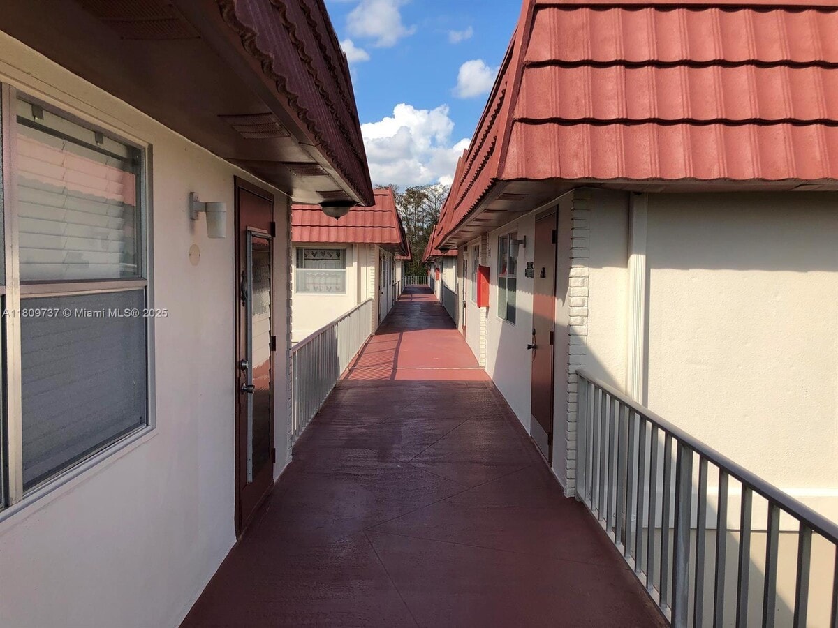 Photo - 591 Saxony M Unidad 591