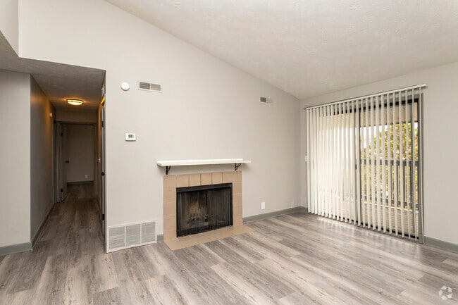 2BR, 1BA - 850SF