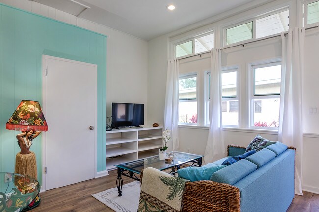 extra closet space, cable TV - 244 Awakea Rd Unit 1