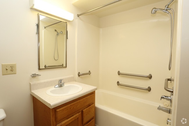 Bathroom - Evergreen Hills Apartments