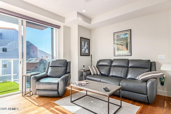 Photo - 4422 N 75th St Unit 4002