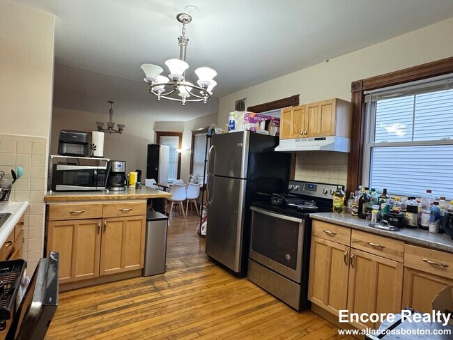 Photo - 335 Faneuil St