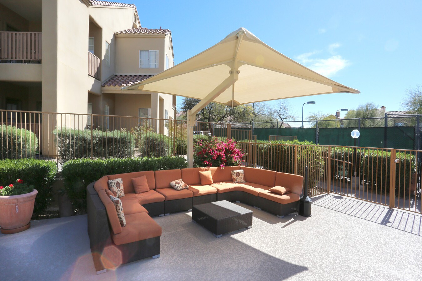 Crown Court Apartments For Rent In Scottsdale Az Forrent Com