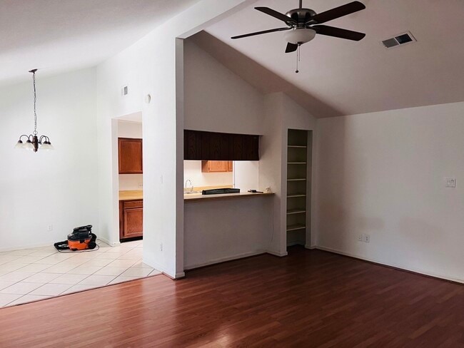 Photo - 3823 Windmill St