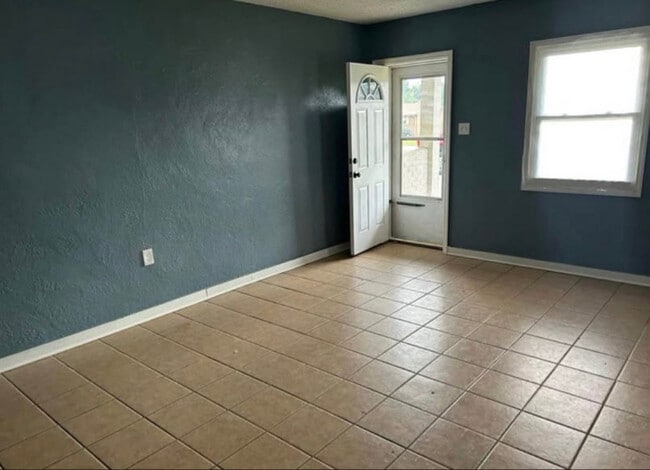 Photo - 302 W Wood St