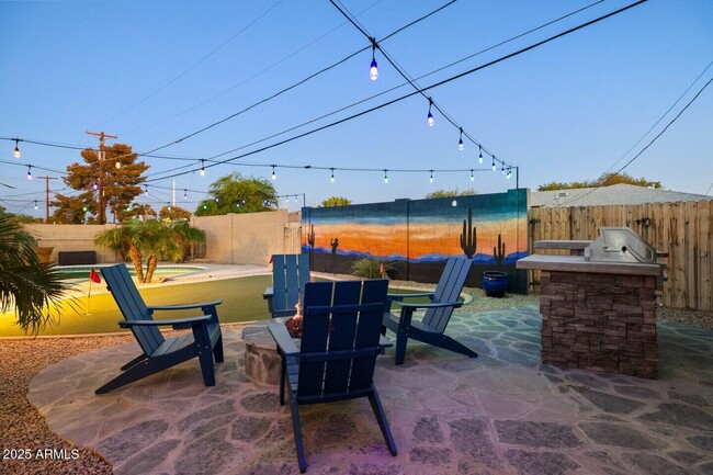 Building Photo - 6419 E Cambridge Ave