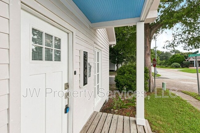 Photo - 3701 Derbigny St