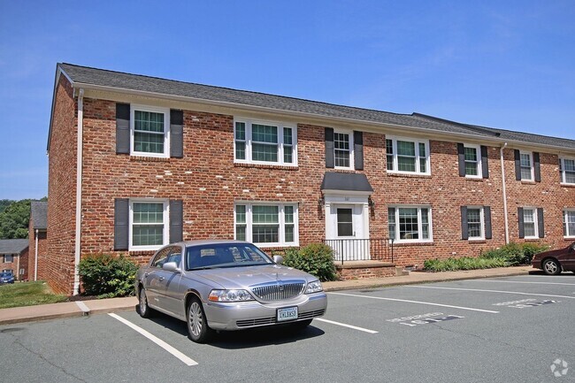 Building Photo - Move-in Ready, Updated Hessian Hills Apart... Unit 4 Rental