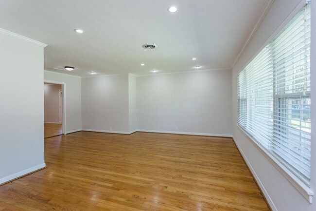 Photo - 2807 Prescott St