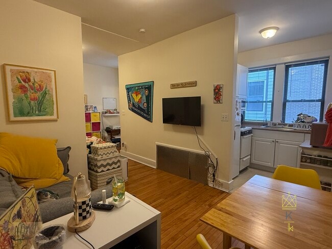 Building Photo - 126 Babcock St Rental
