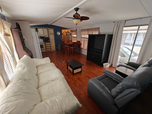 Photo - 1002 51st Avenue Plaza W