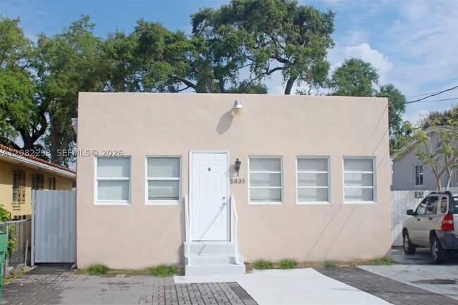 Building Photo - 5835 SW 4th St Unit A