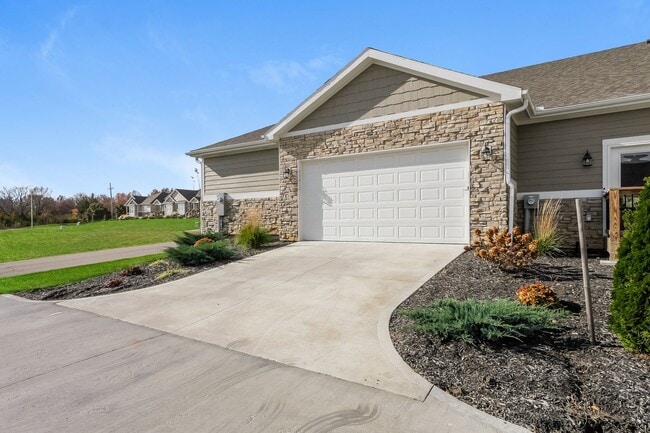 Photo - 15813 Riley St