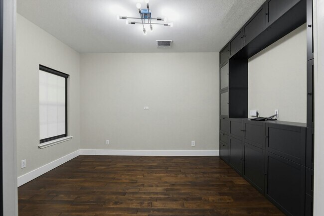 Photo - 17006 Silverwood Dr