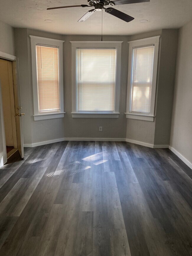 Photo - 1945 N Dr William Finlayson St Unidad 4