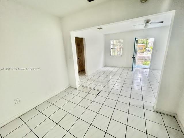 Photo - 569 NW 42nd St