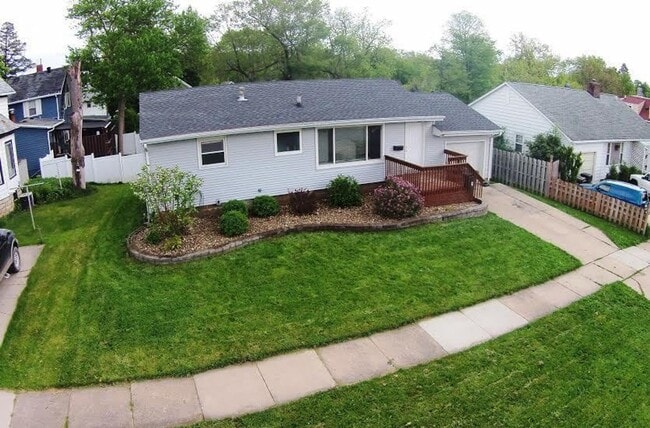 Building Photo - Now leasing for May 2026! Four Bed/One Bath