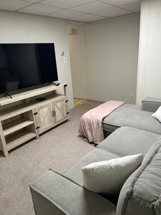 Living room - 26 W High St Apartments Unit 26