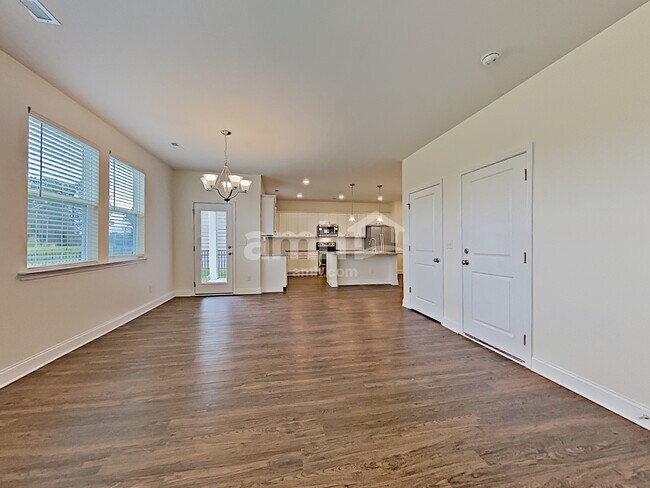 Photo - 107 Samara Ln