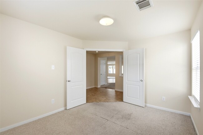 Photo - 526 Remington Lodge Ct