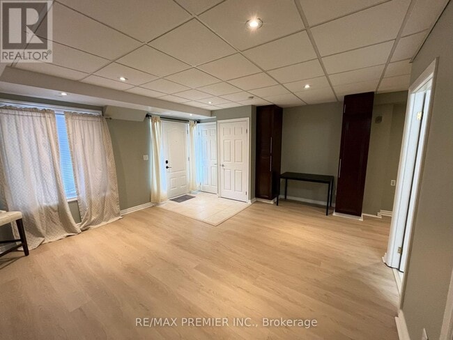 Photo - 3055 Finch Ave W