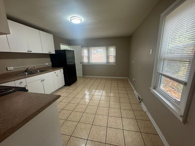 Photo - 4 Bed/2 Bath Ranch