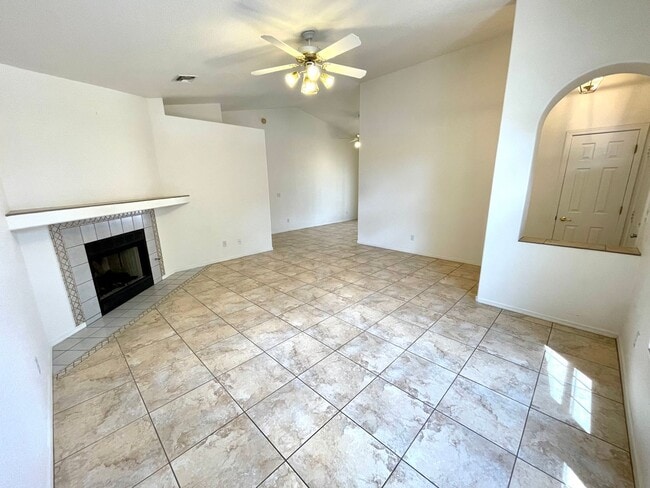 Photo - Cute 3 Bedroom Home in Center of Kingman! *CURRENTLY OCCUPIED, PLEASE DO NOT DISTURB THE TENANTS*