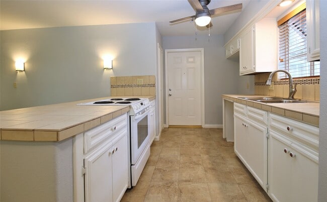 Photo - 2806 Bluebonnet St