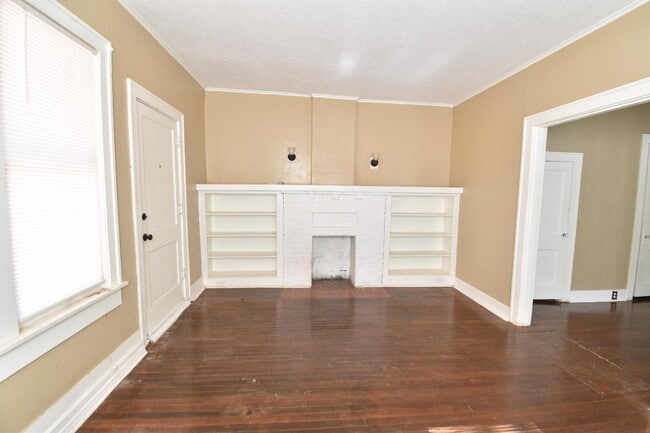 Building Photo - 220 Washington St Rental