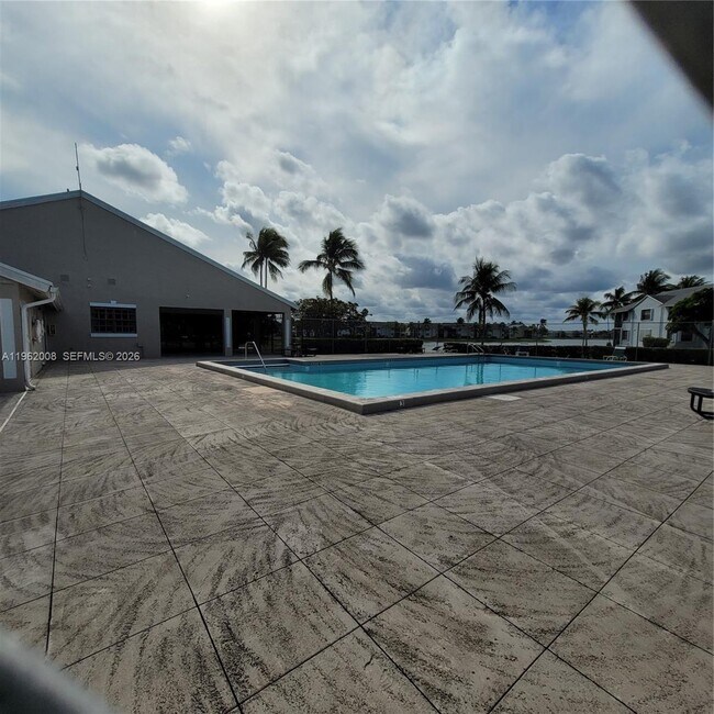 Photo - 1403 S Liberty Ave Unit 1403G