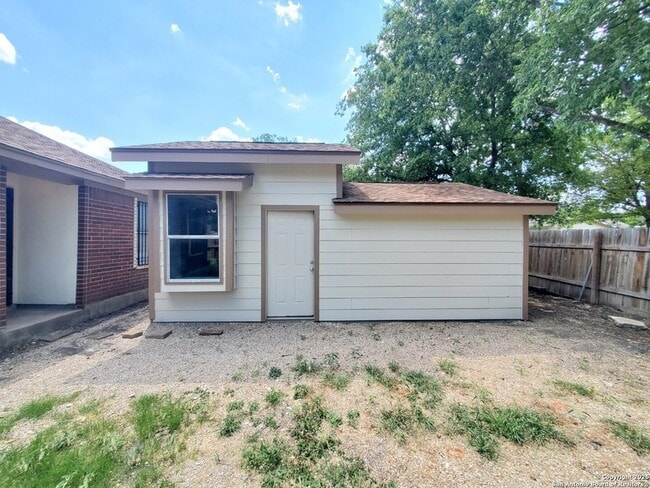 Photo - 203 Ardmore St