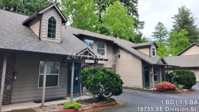 Charming 1 BD | 1.5 BA Townhome - SE Division - Charming 1 BD | 1.5 BA Townhome - SE Division