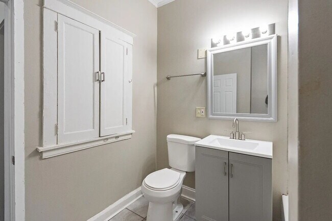 Charming 3-Bedroom Home | 1 Bath | In-Unit Laundry | Updated Kitchen – $2,000/month