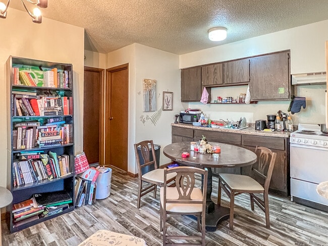 Photo - 913 W Ridge St Unit 2