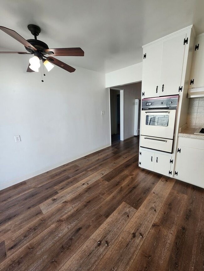 1 Month FREE!! Gated Community - Spacious 2 bdrm unit in La Mesa