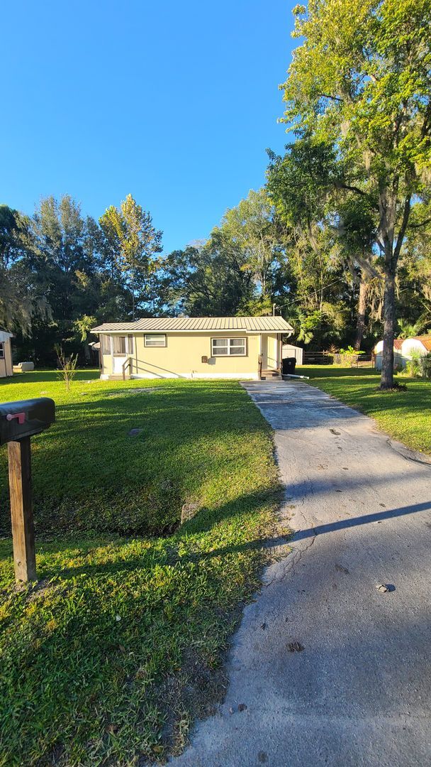Adorable 2/1 move in ready! - Adorable 2/1 move in ready! House