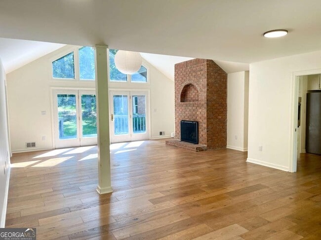 Photo - 160 Farm Ln