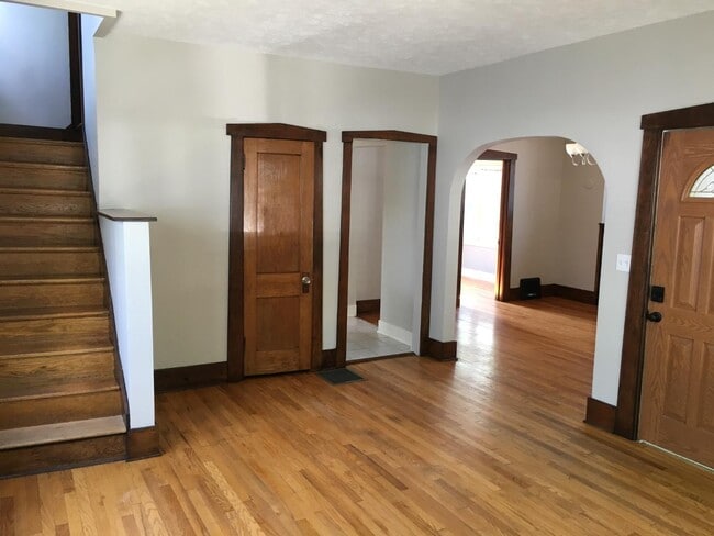 Photo - 253 Valley Ave SW