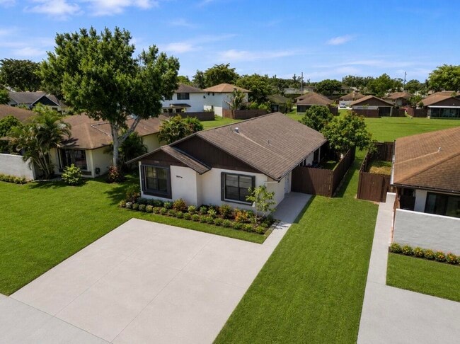 Photo - 5330 Mendoza St