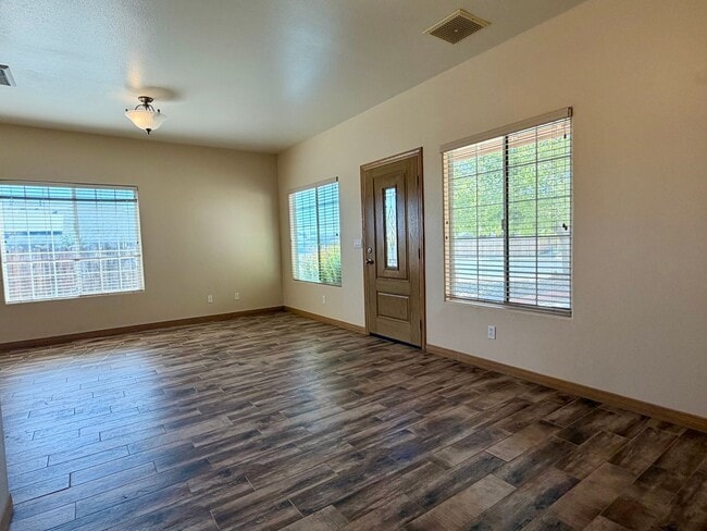 Photo - 1100 W Vulcan Ave