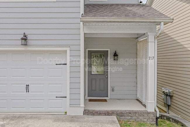 Photo - 723 Ladd Ave