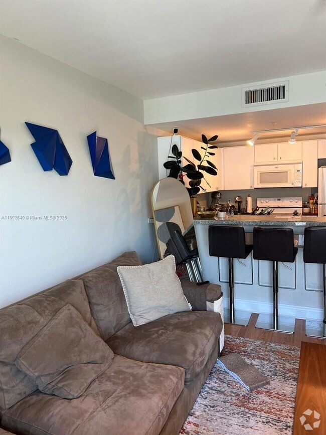 Building Photo - 2740 SW 28th Terrace Unit 604 Rental