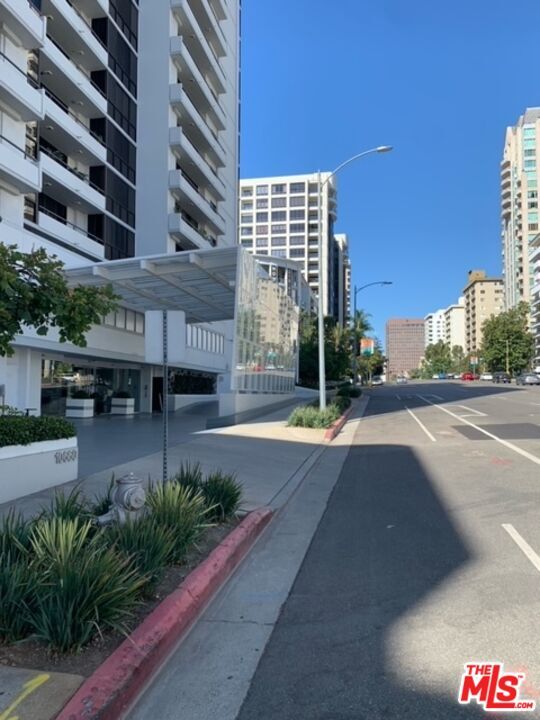 Photo - 10660 Wilshire Blvd Unidad L3