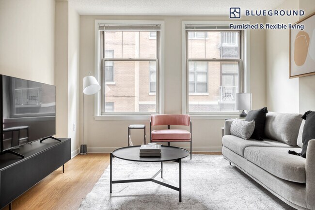 Photo - 2400 M St NW Unidad FL4-ID543