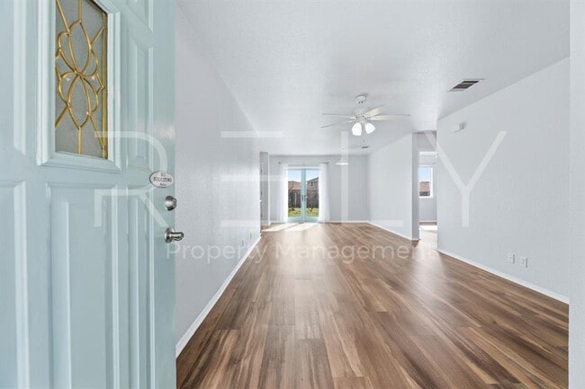 Photo - 505 Shale Dr