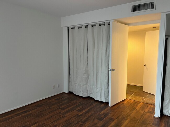 Photo - 2016 Main St Unit 1005