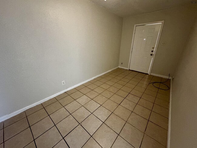 Photo - 1616 Britain St